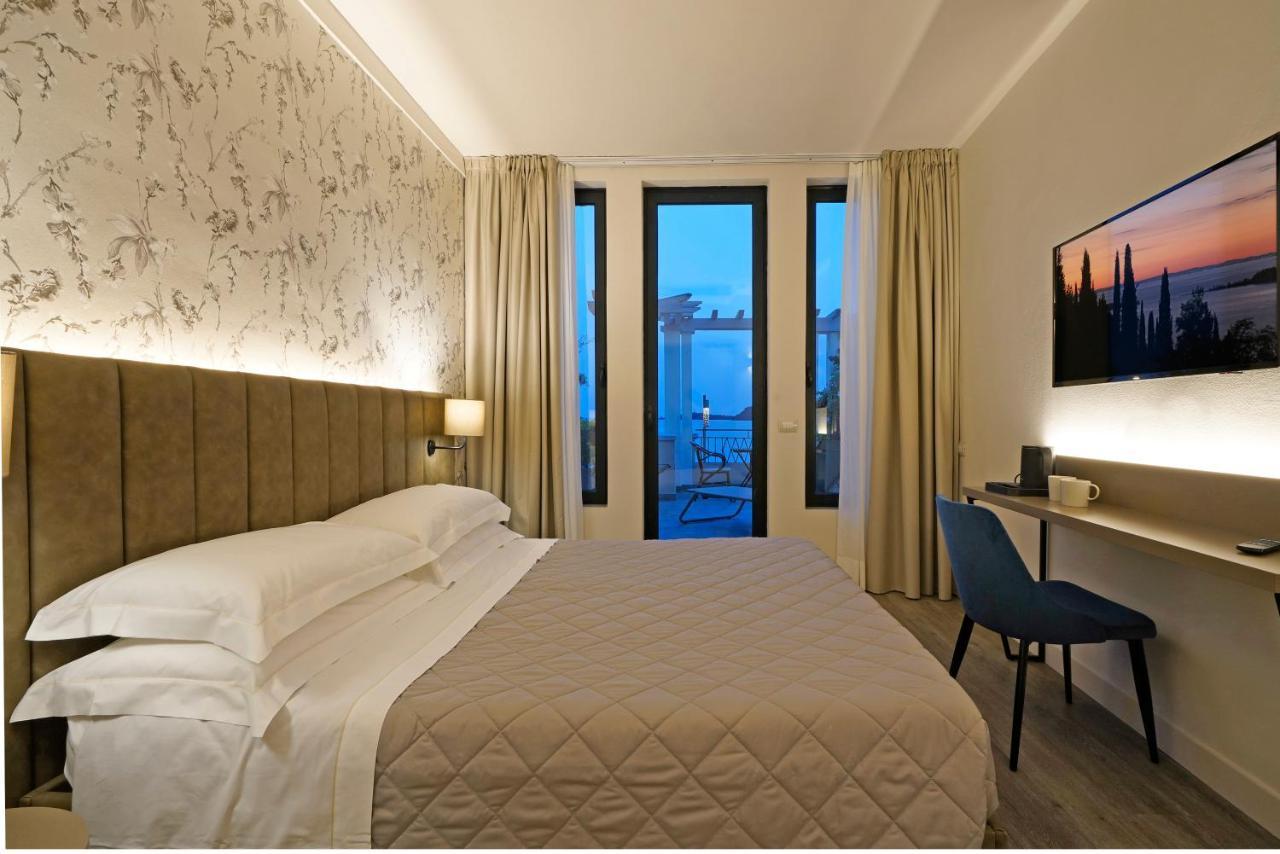 Hotel Du Lac Gardone Riviera Exterior photo