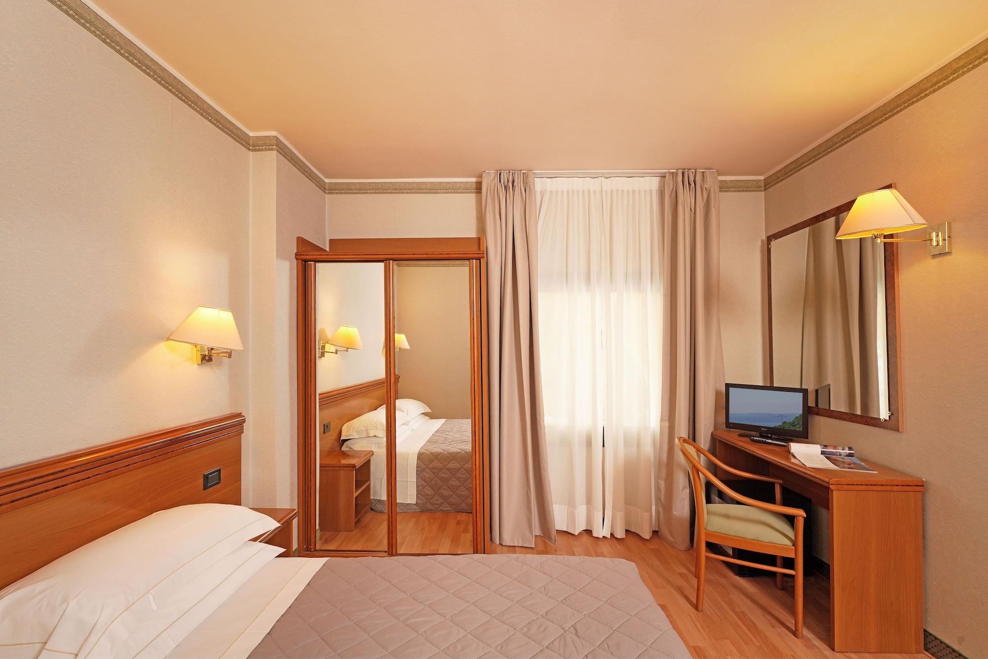 Hotel Du Lac Gardone Riviera Exterior photo